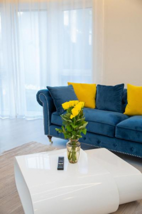 Luxurious Blue&Yellow Apartment in Kaunas Center